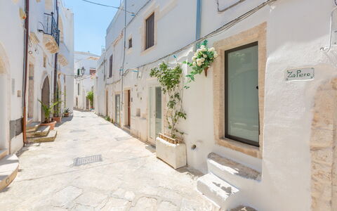 Romeo e Giulietta - Terrazza Vista Mare: Property, Plant, Window, Building, Road Surface, Sky, Neighbourhood, Flowerpot, Real Estate, Flooring
