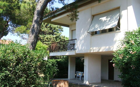 Casa Argentario: Building, Plant, Shade, Tree, Architecture, Cottage, Leisure, Residential Area, Real Estate, Window