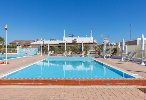 Villa Il Pesco: Water, Sky, Swimming Pool, Azure, Leisure, Composite Material, Outdoor Furniture, Recreation, Rectangle, Shade