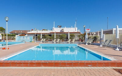 Villa Il Pesco: Water, Sky, Swimming Pool, Azure, Leisure, Composite Material, Outdoor Furniture, Recreation, Rectangle, Shade