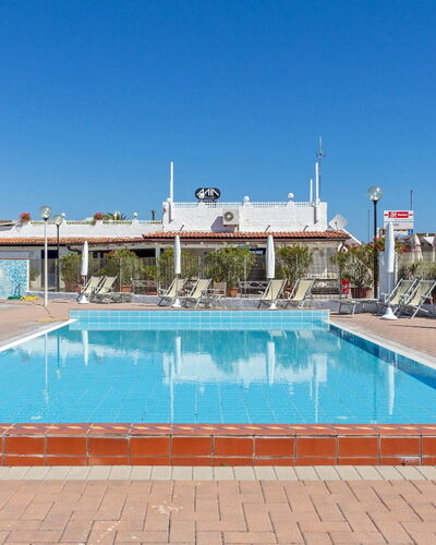 Villa Il Pesco: Water, Sky, Swimming Pool, Azure, Leisure, Composite Material, Outdoor Furniture, Recreation, Rectangle, Shade