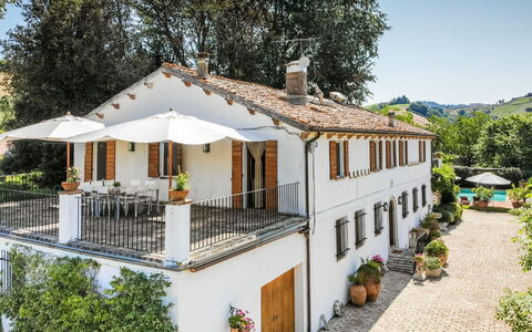 Villa La Picena: Plant, Building, Window, Property, Sky, Tree, House, Cottage, Residential Area, Landscape