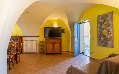 Accommodation:&nbsp;Giallo 26.2