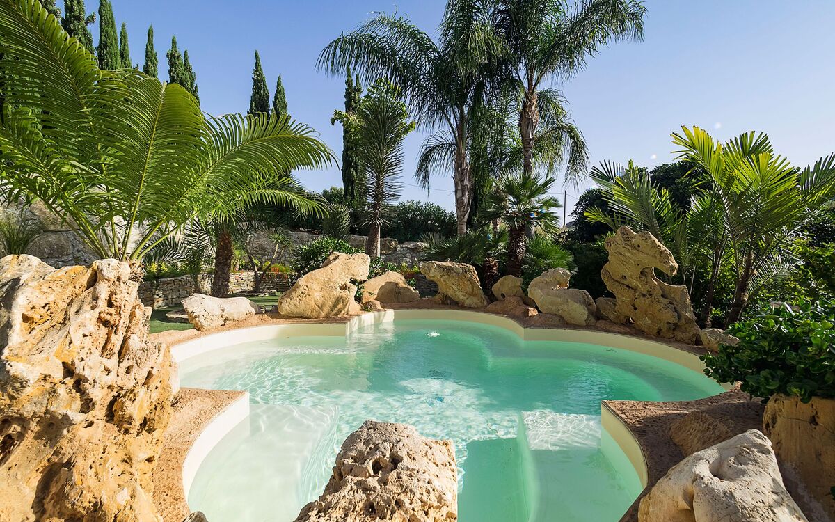 villa-girgenti-contrada-mendolito-jacuzzi