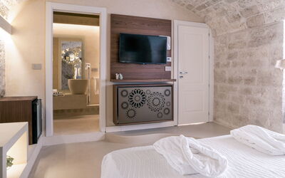 Accommodation:&nbsp;Room Romantic Grotta Dei Millenari 6