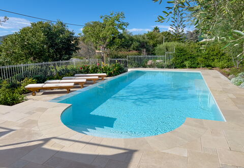 Villa La Rodina - Diano Marina: Water, Property, Plant, Sky, Swimming Pool, Azure, Shade, Tree, Body Of Water, Rectangle