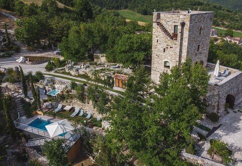 Villa Vetice: Property, Plant, Building, Nature, Tree, Vegetation, Urban Design, Residential Area, House, Landscape