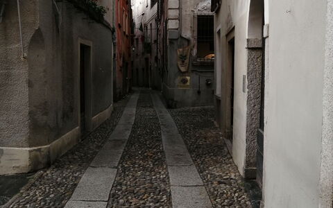 App. Il Sasso Di Olina: Building, Window, Road Surface, Infrastructure, Door, House, Flooring, Neighbourhood, Stairs, Public Space