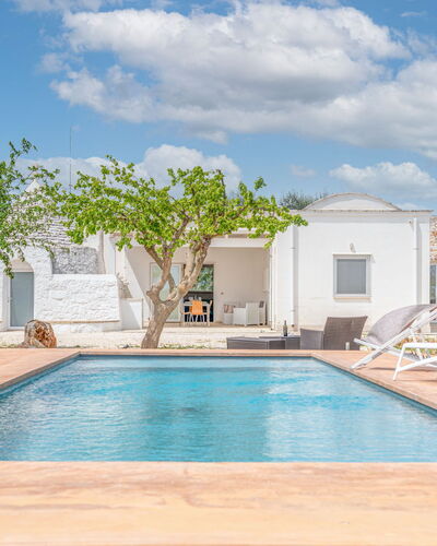 Bianco Trullo: Cloud, Water, Sky, Property, Swimming Pool, Plant, Azure, Building, Shade, Tree