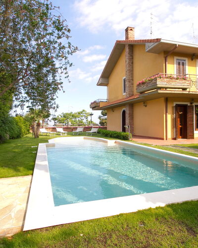 Villa Tricca: Water, Plant, Building, Sky, Cloud, Property, Window, Tree, Swimming Pool, Grass