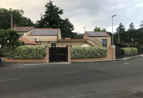 Villa Saponara: Residential Area, House, Home, Suburb, Driveway, Gate, Home Fencing