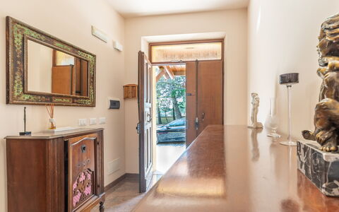 Sunrise Hill Holiday Home: Mirror, Property, Picture Frame, Cabinetry, Wood, Interior Design, Plant, Building, Houseplant, Living Room