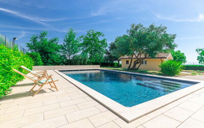 Sunrise Hill Holiday Home: Water, Plant, Cloud, Sky, Property, Swimming Pool, Green, Azure, Tree, Rectangle