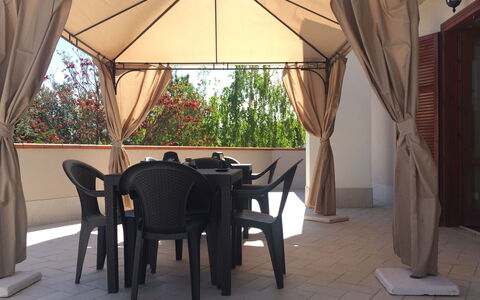 Residenza Thaulero: Property, Furniture, Table, Building, Chair, Wood, Textile, Shade, Interior Design, Tree