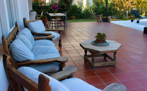 Tre Donne: Plant, Furniture, Table, Flowerpot, Outdoor Furniture, Wood, Living Room, Houseplant, Interior Design, Floor