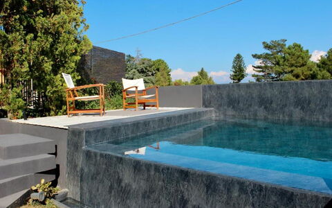 Tre Donne: Water, Plant, Sky, Property, Swimming Pool, Tree, Building, Shade, Grass, Leisure
