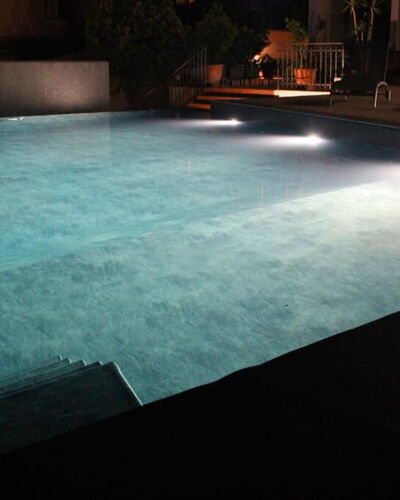 Tre Donne: Water, Swimming Pool, Rectangle, Wood, Road Surface, Flooring, Composite Material, Tints And Shades, Grass, Building