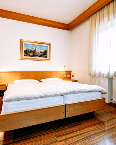 Ardoney: Furniture, Building, Property, Comfort, Wood, Bed Frame, Textile, Interior Design, Lighting, Lamp