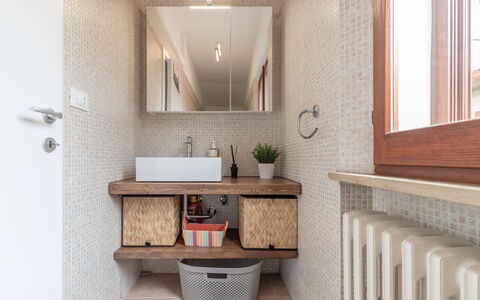 Casa Del Porto: Mirror, Plumbing Fixture, Window, Tap, Bathroom Sink, Sink, Bathroom, Wood, Building, Interior Design
