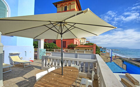 Casa Riva: Sky, Building, Property, Water, Cloud, Blue, Shade, Azure, Window, Lighting
