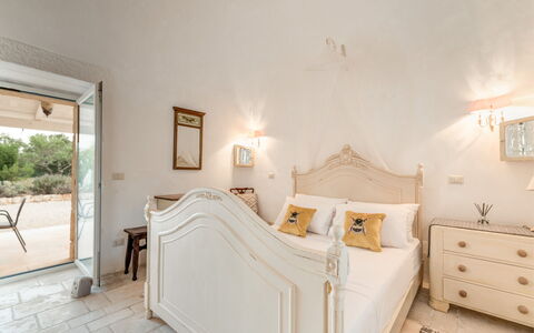 Trullo Ulivo: Furniture, Building, Comfort, Wood, Textile, Lighting, Interior Design, Floor, Bed Frame, Plant