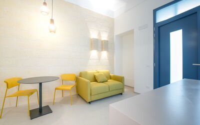 Appartamento ai Pescatori - la Rete: Table, Furniture, Couch, Building, Interior Design, Comfort, Living Room, Flooring, Floor, House