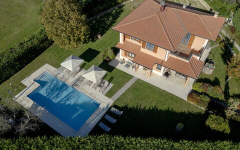 Villino Setteponti: Swimming Pool, Residential Area, House, Home, Roof, Estate, Land Lot, Lawn, Farmhouse, Resort