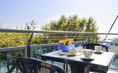 Accommodation:&nbsp;Sunbeach 687.2