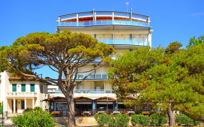 Accommodation:&nbsp;Sunbeach 687.2