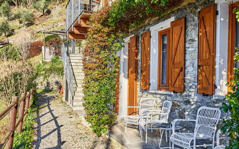 Bellano 16: Plant, Building, Window, Nature, Azure, Flowerpot, Lighting, Architecture, House, Chair