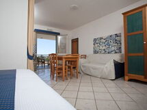 Accommodation:&nbsp;Baraka Apartments Mono 5