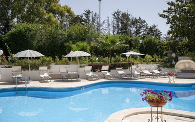 Villa Sole Martina Franca: Swimming Pool, Outdoor Furniture, Furniture, Umbrella, Resort, Sunlounger, Chair, Eco Hotel, Leisure, Shade