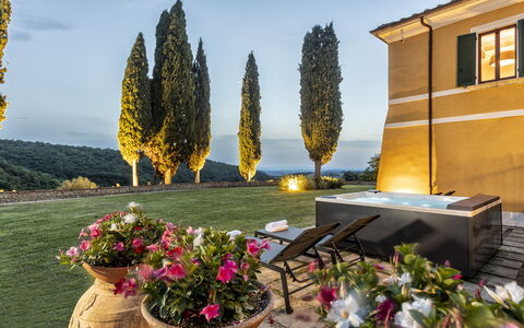 Villa Pianoia: Flower, Plant, Sky, Property, Flowerpot, Window, Building, Botany, Cloud, Tree