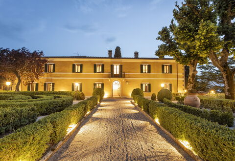Villa Pianoia: Sky, Plant, Building, Tree, Cloud, House, Window, Grass, Landscape, Residential Area