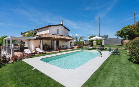 Villa Di Pillo: Sky, Plant, Cloud, Property, Building, Azure, Tree, Water, Swimming Pool, House