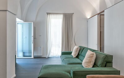 La Casedda - Arya Nobile Dimora: Property, Building, Wood, Comfort, Interior Design, Textile, Lighting, Flooring, Living Room