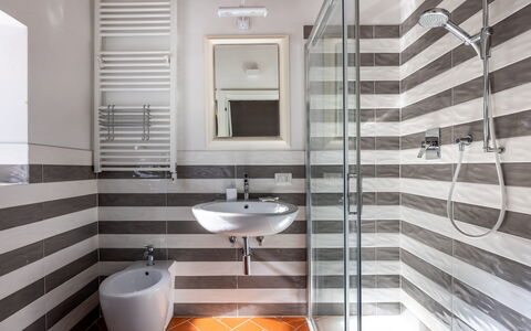 Casa Bosco D'arte Holiday Home , Greve In Chianti,: Flooring, Plumbing Fixture, Floor, Interior Design, Bathroom, Plumbing, Toilet, Tile, Ceiling