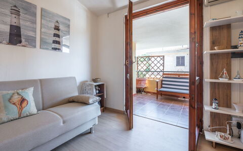 Il Faro Blu: Furniture, Comfort, Wood, Textile, Interior Design, Flooring, Building, Floor, Shade, Shelf