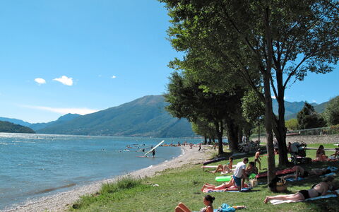 Niki: Mountainous Landforms, Water, Mountain, Body Of Water, Coast, Coastal And Oceanic Landforms, Hill, Highland, Summer, Bank