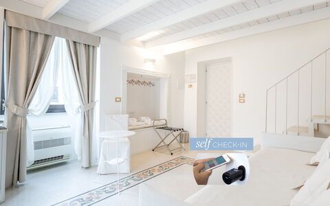 Accommodation:&nbsp;Iris Junior Suite 7, Dimora Osanna