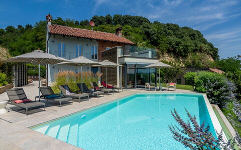Relais Casa Clara - Roero - Langhe, Piemonte: Swimming Pool, Residential Area, Resort, Estate, Eco Hotel, Umbrella, Leisure, Villa, Cottage, Outdoor Furniture