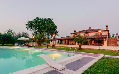 Villa Pagannoni: Water, Sky, Plant, Building, Tree, Swimming Pool, Outdoor Furniture, Architecture, Arecales, Residential Area