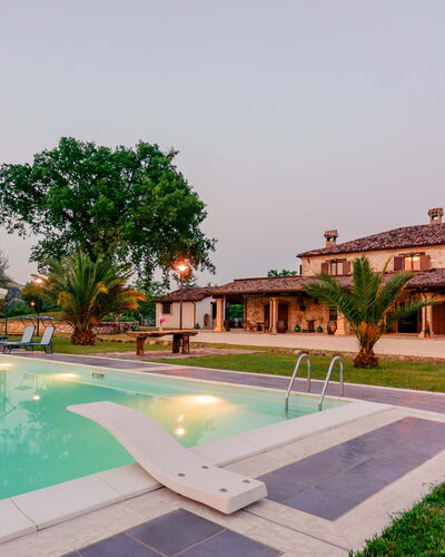 Villa Pagannoni: Water, Sky, Plant, Building, Tree, Swimming Pool, Outdoor Furniture, Architecture, Arecales, Residential Area