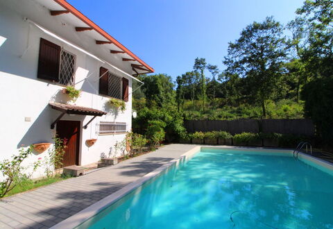 Pupa House: Water, Plant, Sky, Building, Swimming Pool, Azure, Tree, Leisure, Shade, Residential Area