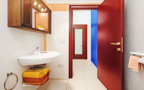 L'Oasi della Gatta Panciona: Flooring, Wood, Interior Design, Floor, Ceiling, Room, Door, Plumbing Fixture, Bathroom, Apartment