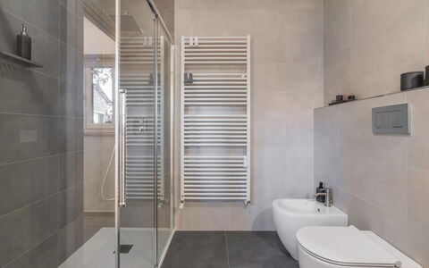 Il Nespolo Charming Apartment Fonterutoli - Siena,: Tap, Plumbing Fixture, Bathroom, Building, Interior Design, Floor, Flooring, Composite Material, Wall