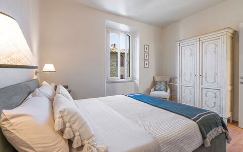 Il Nespolo Charming Apartment Fonterutoli - Siena,: Furniture, Property, Comfort, Building, Azure, Wood, Door, Bed Frame, Textile, Interior Design
