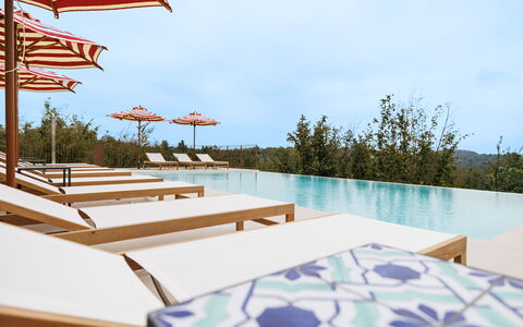 Casa Gallo - Roero - Langhe, Piemonte: Sky, Water, Property, Building, Furniture, Azure, Swimming Pool, Outdoor Furniture, House, Shade