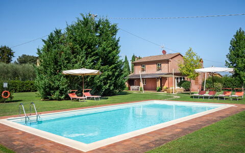 Le Vigne 4: Water, Sky, Property, Plant, Swimming Pool, Building, Tree, Grass, Window, Leisure