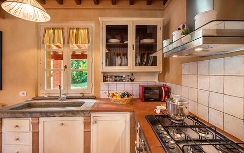 Le Vigne 4: Countertop, Cabinetry, Property, Kitchen Sink, Sink, Kitchen, Kitchen Stove, Tap, Gas Stove, Wood